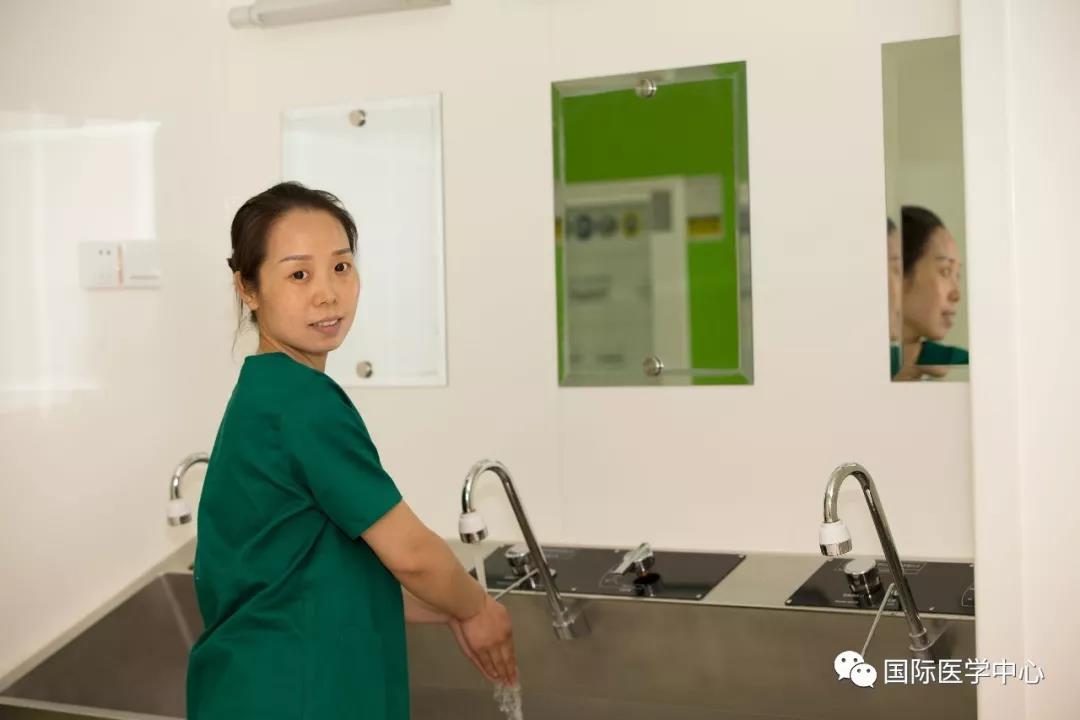 西安女士地鐵突感不適 西安國際醫(yī)學(xué)中心護士緊急救助