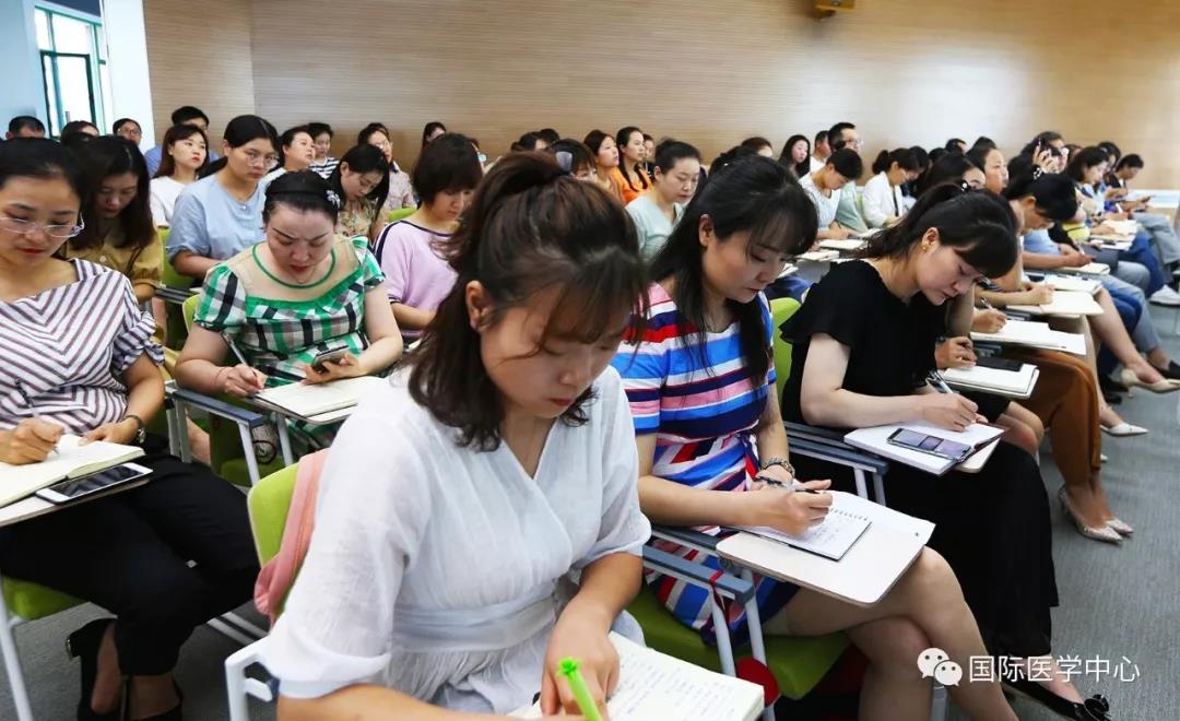 西安國(guó)際醫(yī)學(xué)中心舉辦為期兩天的科主任、護(hù)士長(zhǎng)培訓(xùn)