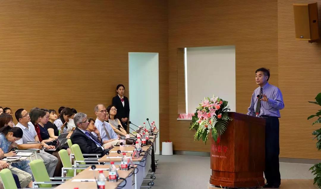 美國(guó)醫(yī)療專家走進(jìn)西安國(guó)際醫(yī)學(xué)中心，開(kāi)展國(guó)際醫(yī)療合作