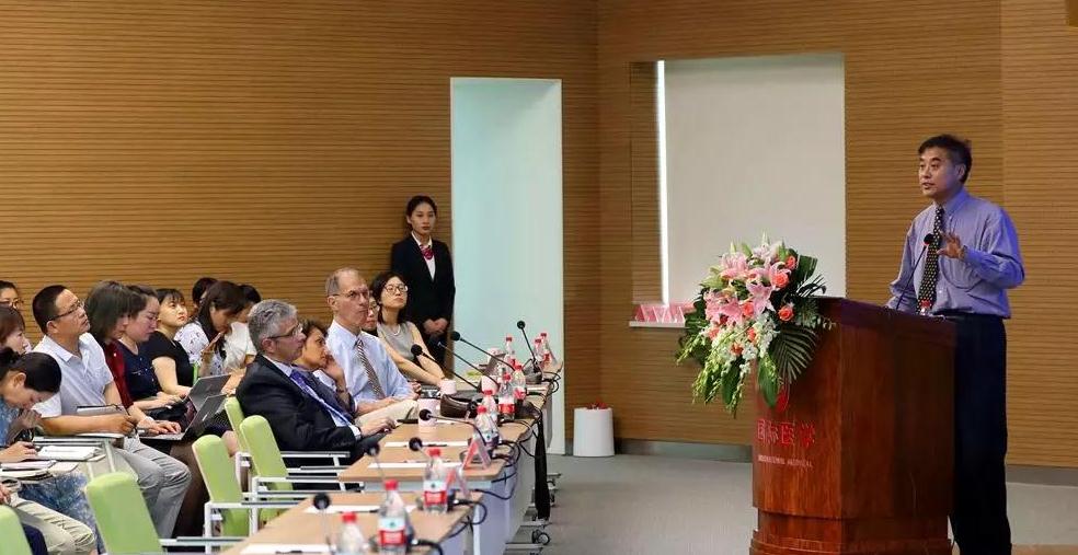 美國醫(yī)療專家走進(jìn)西安國際醫(yī)學(xué)中心，開展國際醫(yī)療合作