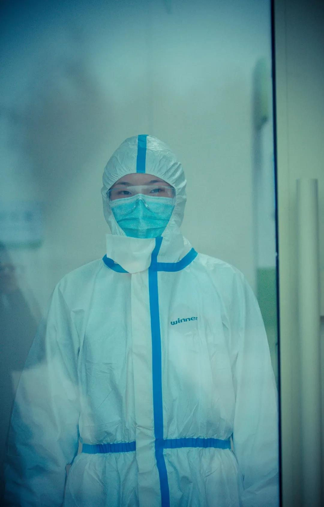 中新社陜西-——“媽，不能和您一起過年，我報名去武漢！”