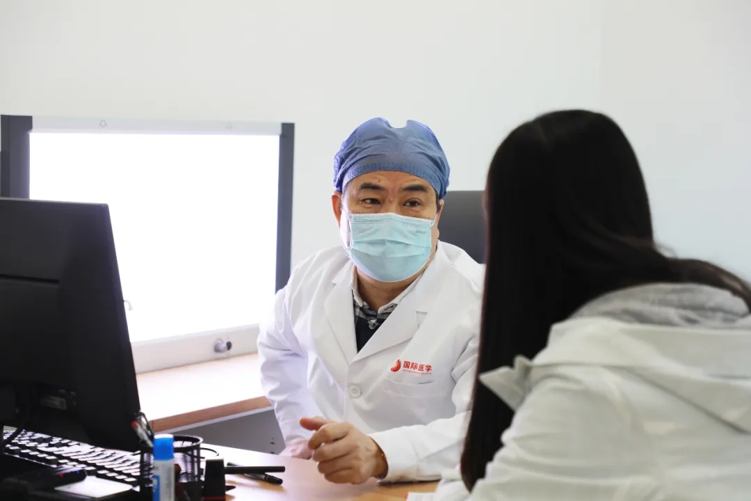 戰(zhàn)疫是英雄 救治是楷?！靼矅?guó)際醫(yī)學(xué)中心醫(yī)院支援湖北醫(yī)療隊(duì)隊(duì)員返崗工作干勁十足