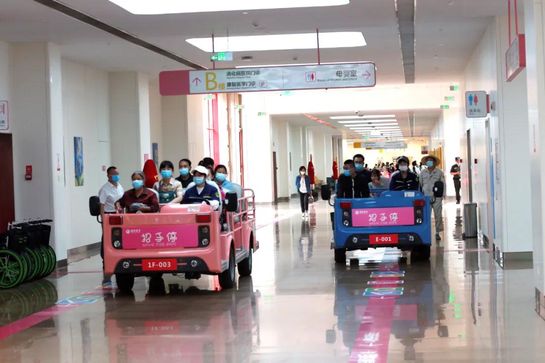 曖心“招手停”成為醫(yī)院一道亮麗的風(fēng)景線