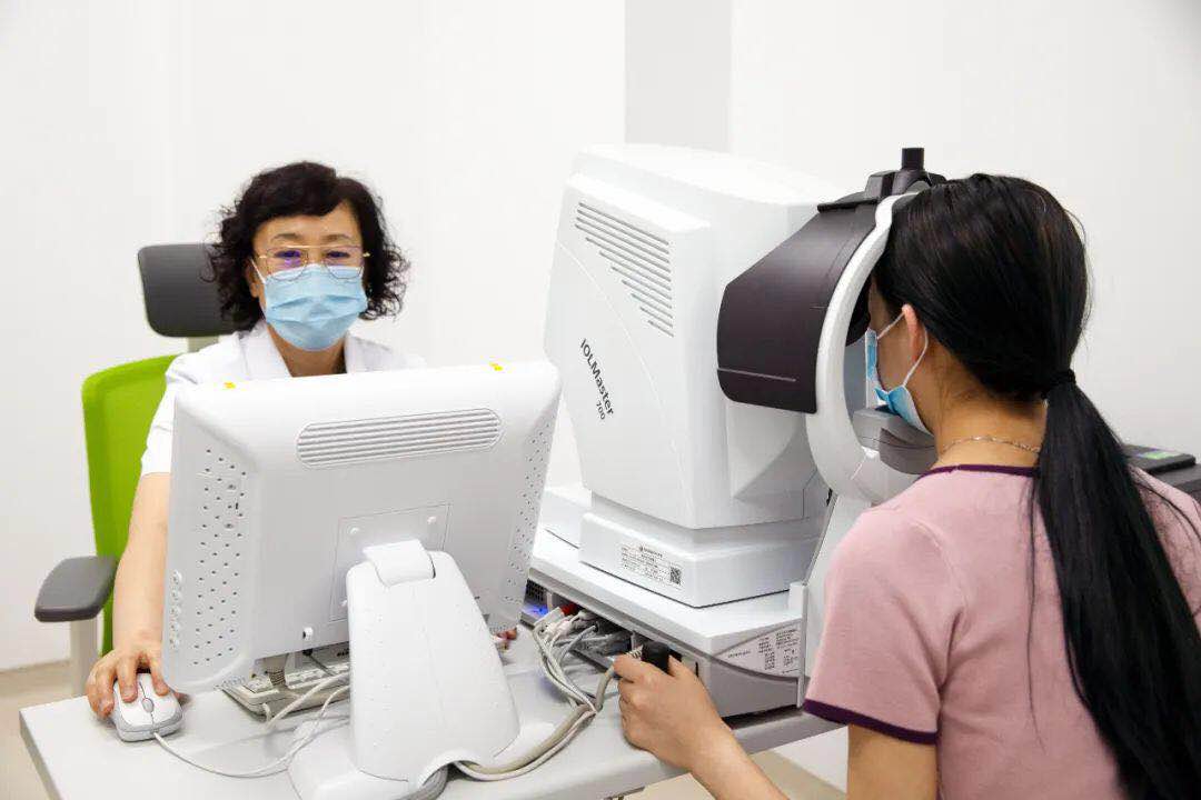 眼睛干澀、看不清字？ 快來這里檢查