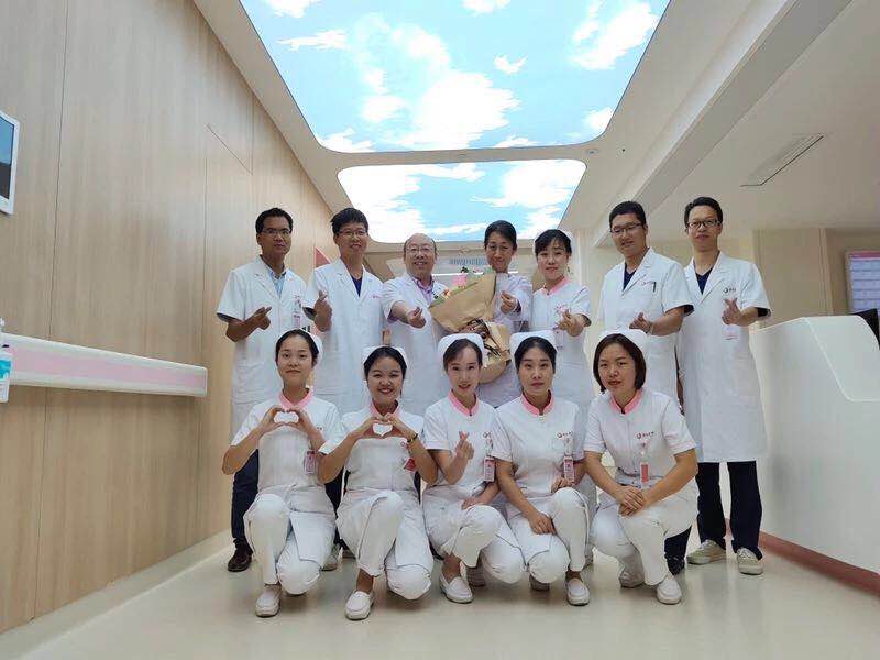 這個(gè)國(guó)慶，西安國(guó)際醫(yī)學(xué)中心人用守護(hù)向祖國(guó)深情表白