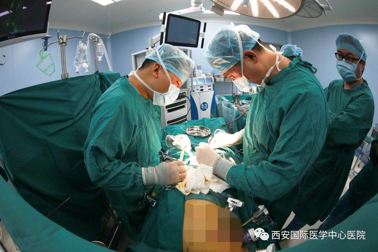 重磅！我院成功完成西北首例四代達芬奇機器人輔助房間隔缺損修補術(shù)