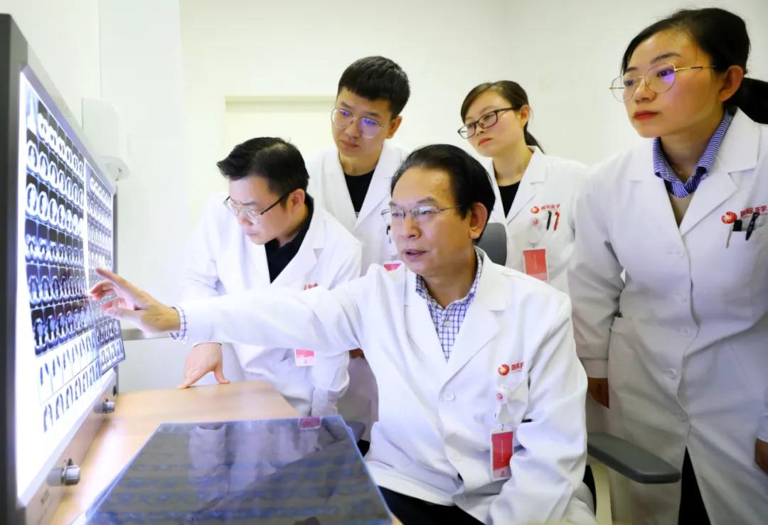 二三里醫(yī)療—南克?。鹤尰颊哂凶饑?yán)的生活