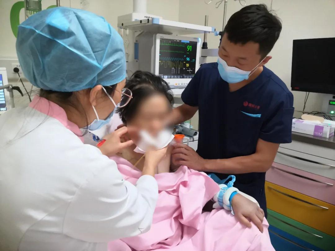 用心呵護|急救中心救治76歲心臟驟?；颊?>
				             </a>
                <div   id=