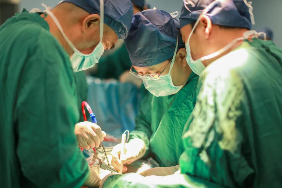 世界首例！我院骨科完成高難度、高科技3D打印可動人工頸椎-椎間盤復(fù)合體植入術(shù)