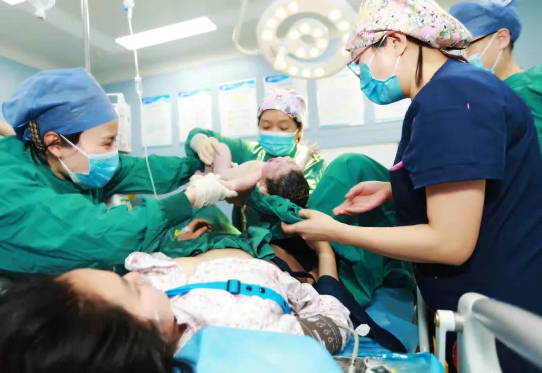 華商云健康—迎新春，西安國際醫(yī)學中心醫(yī)院第一個“金牛寶寶”來啦！