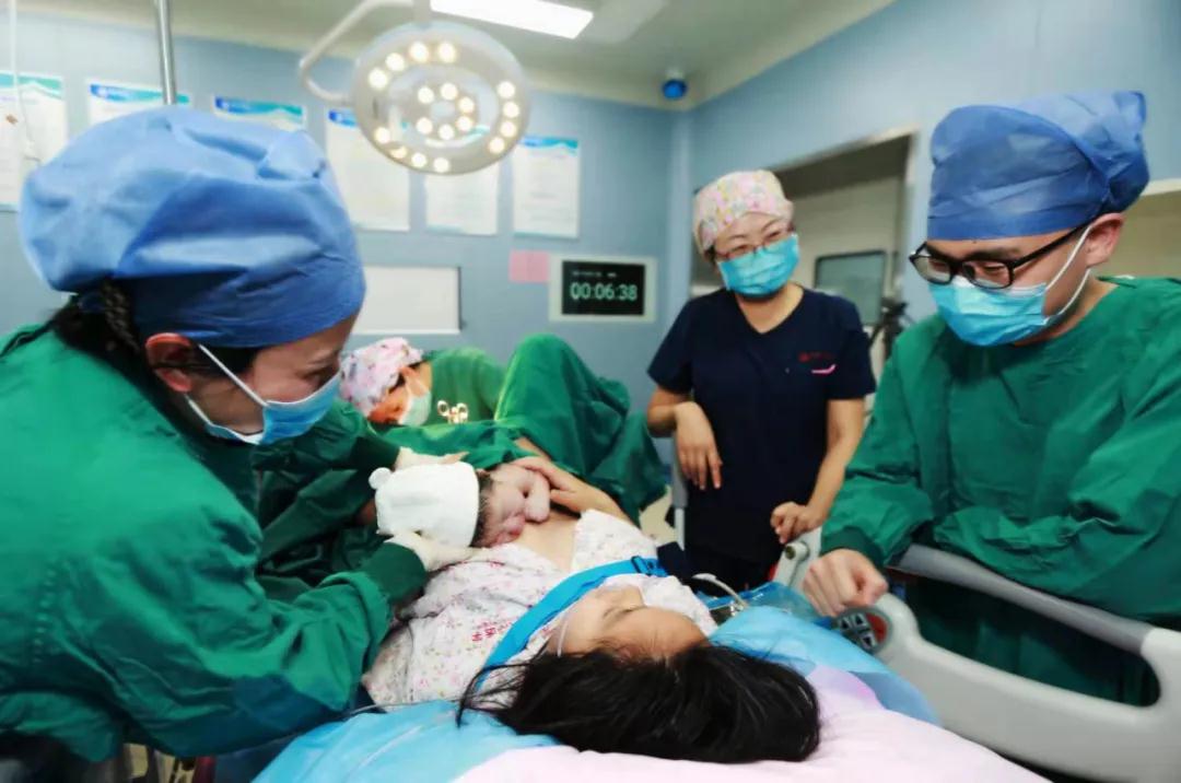 陽光網(wǎng)—迎新春，西安國際醫(yī)學中心醫(yī)院第一個“金牛寶寶”來啦！