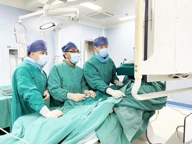 胸悶、腹脹、乏力……患者突發(fā)布加綜合征 介入治療把命救