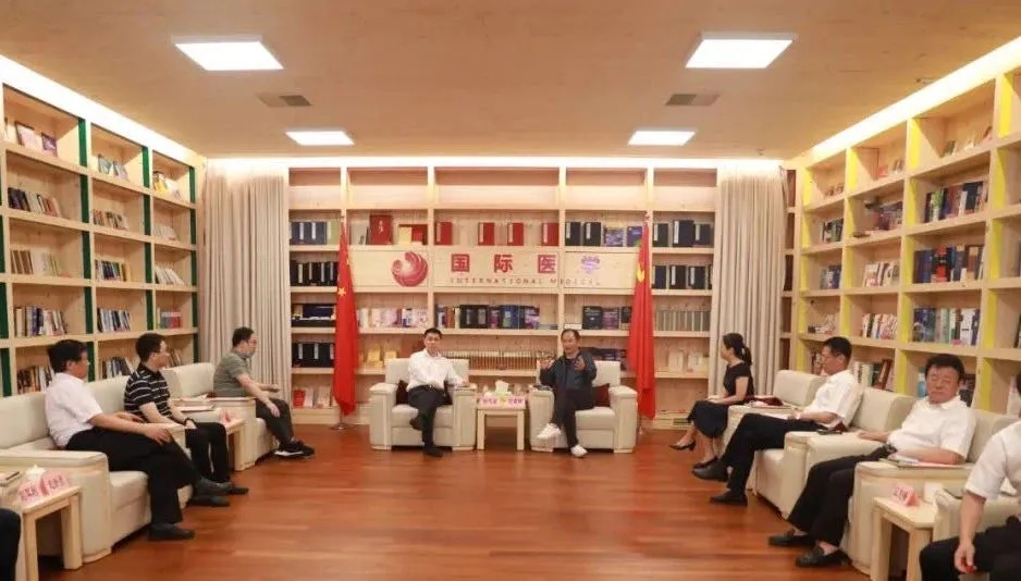 國家發(fā)展改革委社會司副司長孫志誠一行蒞臨國際醫(yī)學調研