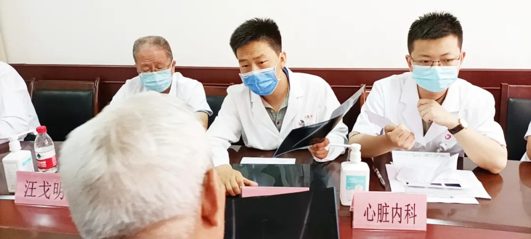 西安國際醫(yī)學中心醫(yī)院開展“致敬老黨員、老革命”義診活動