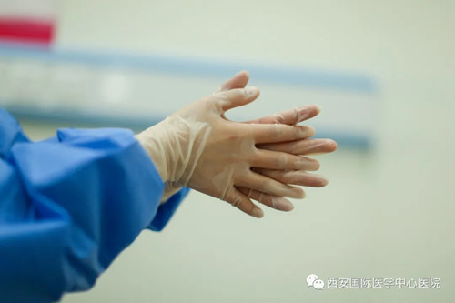 49秒！她的手，已接種了13230人