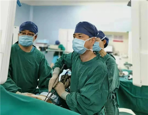 多發(fā)結節(jié)一網(wǎng)打盡——胸科醫(yī)院胸外二病區(qū)成功實施單孔腔鏡多發(fā)結節(jié)切除手術