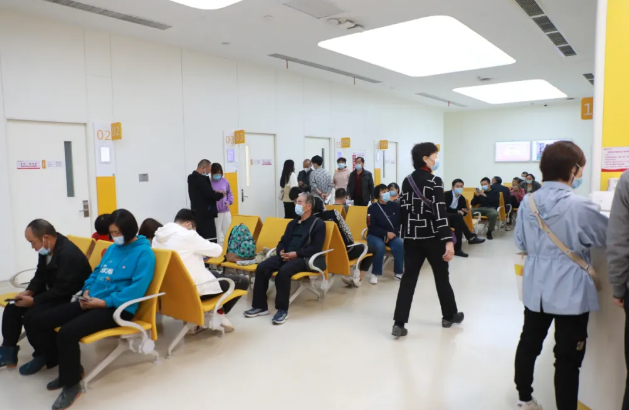 專家提醒：暴飲暴食容易誘發(fā)急性胰腺炎等疾病！