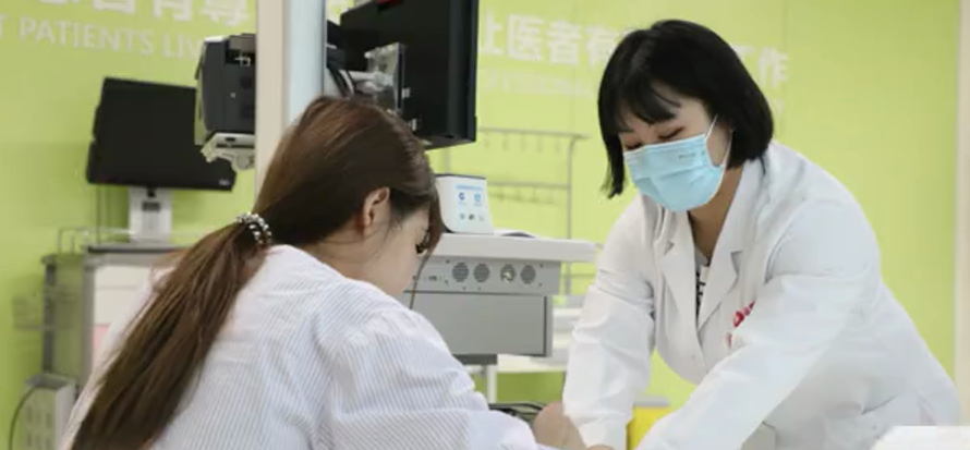 出院手續(xù)床前辦理，“移動結(jié)算車”便民又惠民！