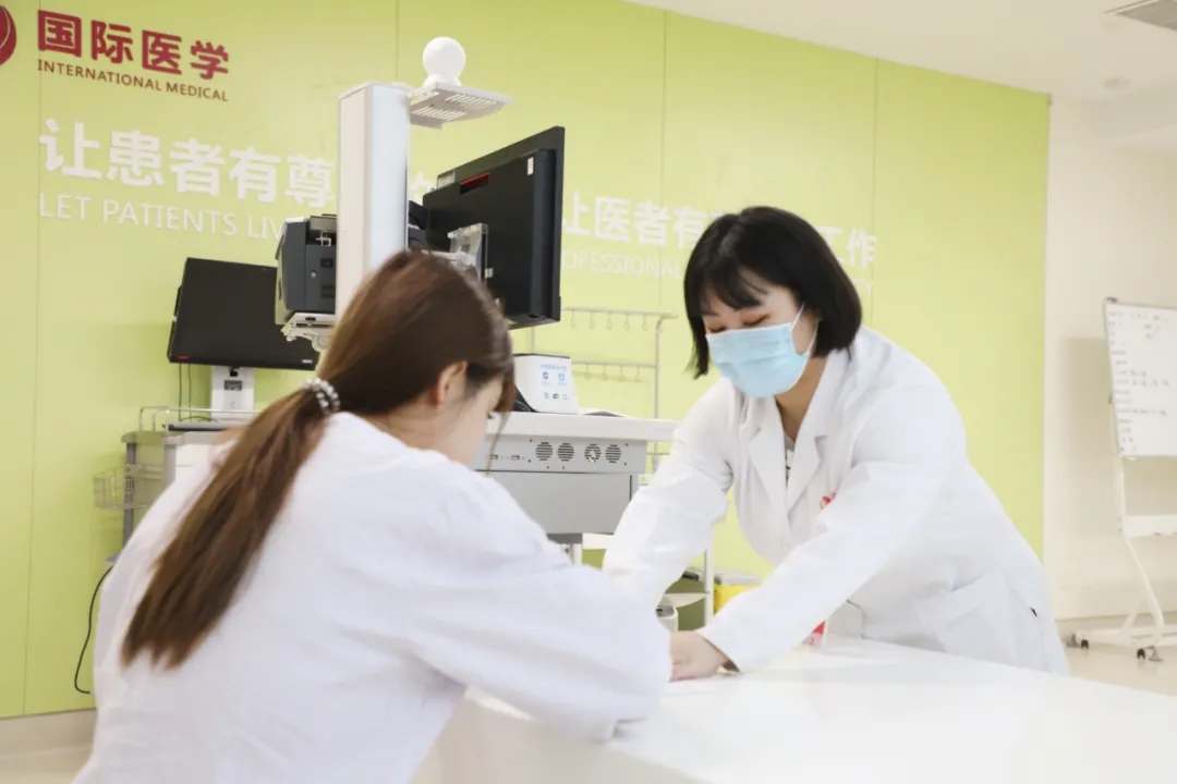 出院手續(xù)床前辦理，「移動結算車」便民又惠民！