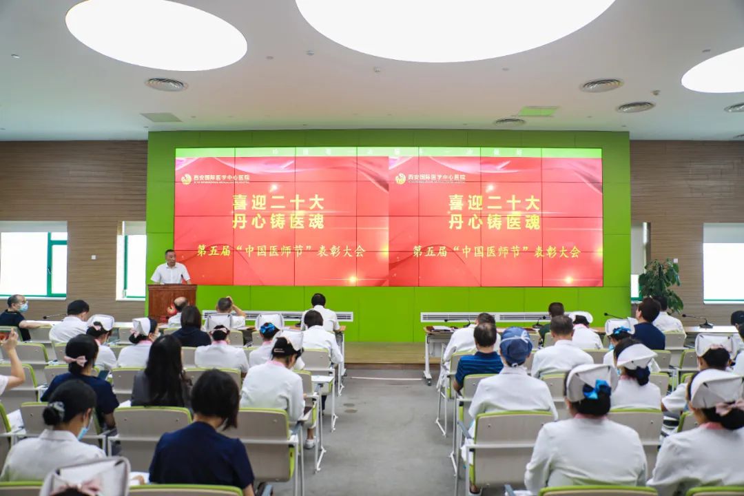 慶祝醫(yī)師節(jié)，致敬最美的你們！