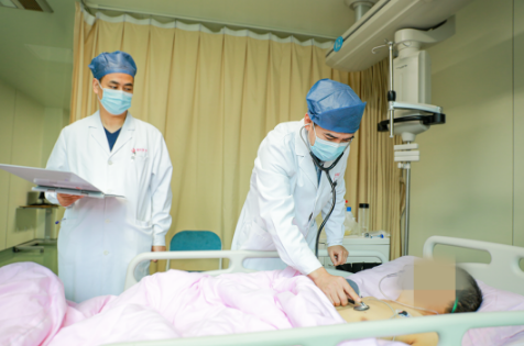 險(xiǎn)！心臟驟停3分鐘 三科室上演教科書(shū)式急救接力