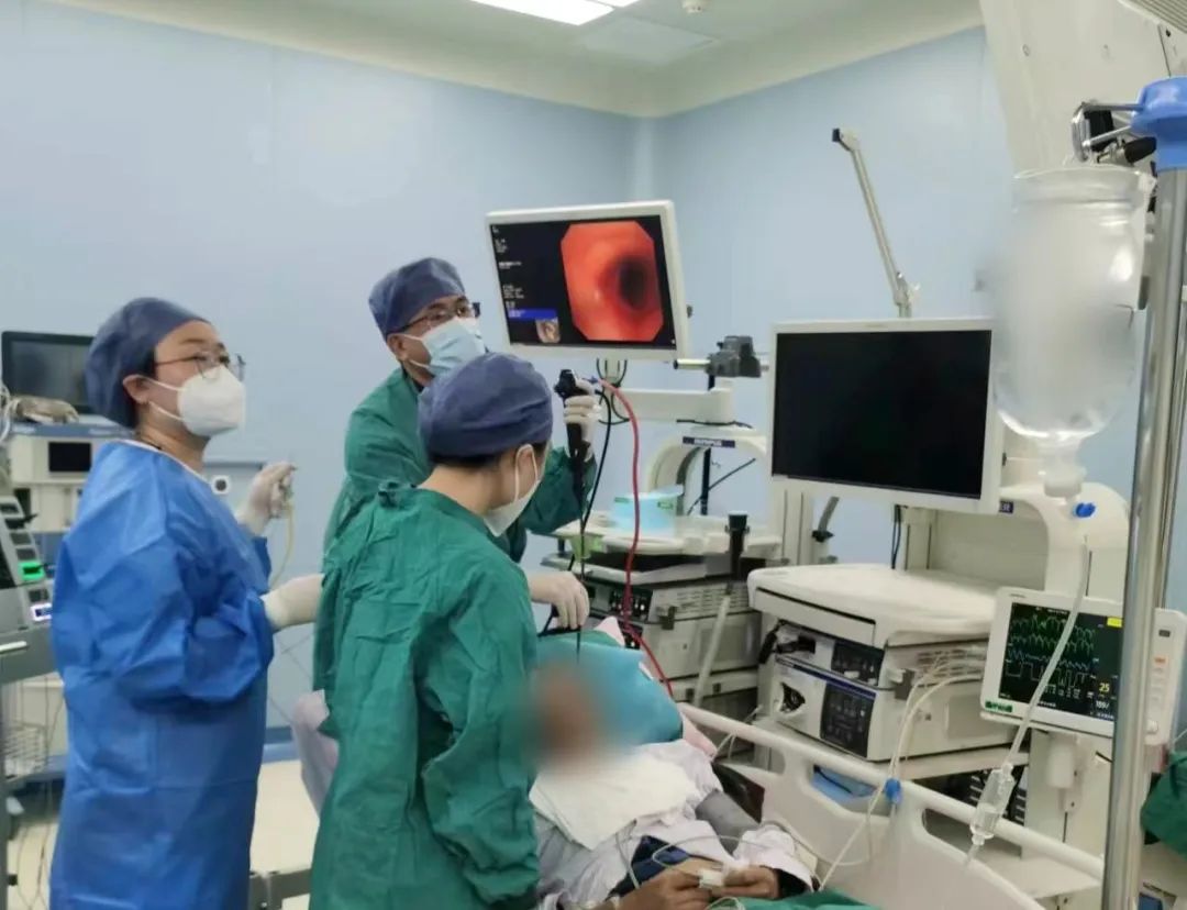 年過(guò)七旬的他，氣管被堵90%！危急時(shí)刻......