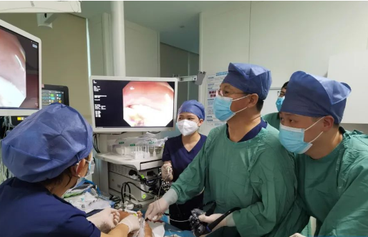 吃雞有風(fēng)險！多學(xué)科聯(lián)手為71歲老人清除“刺客”