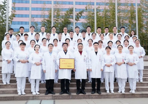 “醫(yī)”心筑夢(mèng) 胸有成“術(shù)”——記西安國際醫(yī)學(xué)中心醫(yī)院胸外科