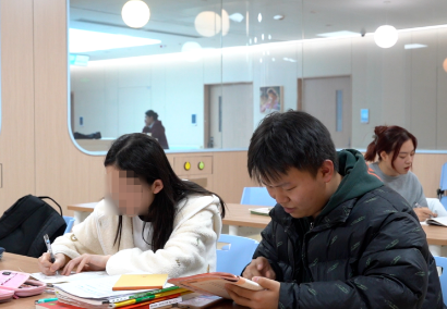 治療、學(xué)習(xí)兩不誤！病房里開啟了“小課堂”