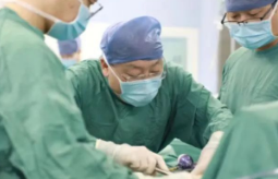 罕見(jiàn)腫瘤發(fā)生轉(zhuǎn)移......甲乳外科專(zhuān)家采用微創(chuàng)祛除病灶