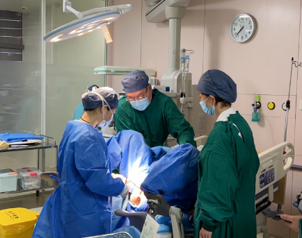 孕期規(guī)范管理，分娩精心接生，30歲產(chǎn)婦順產(chǎn)雙胞胎