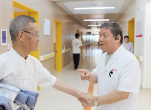 大醫(yī)之道 | 賈宗良：穿上白大褂，患者永遠都是第一位