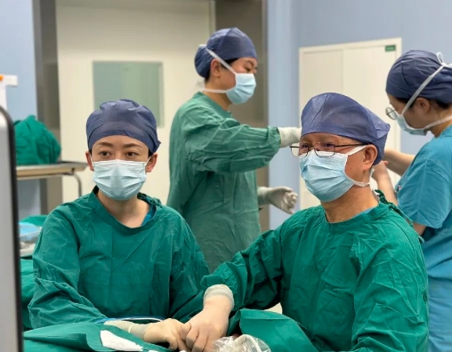 3800公里求醫(yī)路，她終于在這里“針”到病除