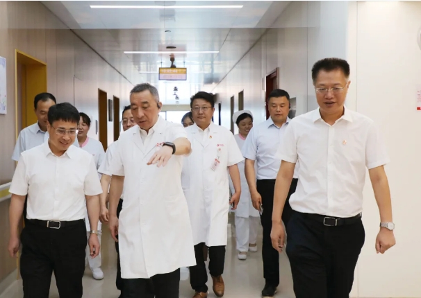 醫(yī)師節(jié)快樂！西北大學(xué)校長孫慶偉一行來院慰問