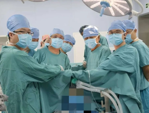 難度五顆星！不插管手術(shù)擊潰“封喉”腫瘤