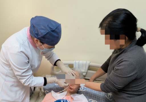 一鍵預(yù)約，專(zhuān)業(yè)到家——西安國(guó)際醫(yī)學(xué)中心醫(yī)院“互聯(lián)網(wǎng)+護(hù)理上門(mén)服務(wù)”為失能老人解憂，讓家屬安心工作