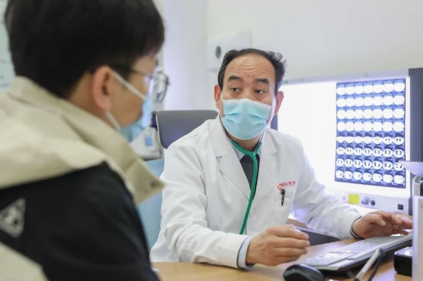 大醫(yī)之道|傅恩清：三十余載，呼吸防線的“工程師”