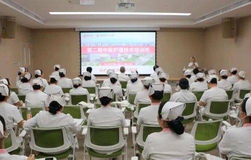 辨證、貼敷、耳穴……解鎖中醫(yī)護(hù)理“新技能”